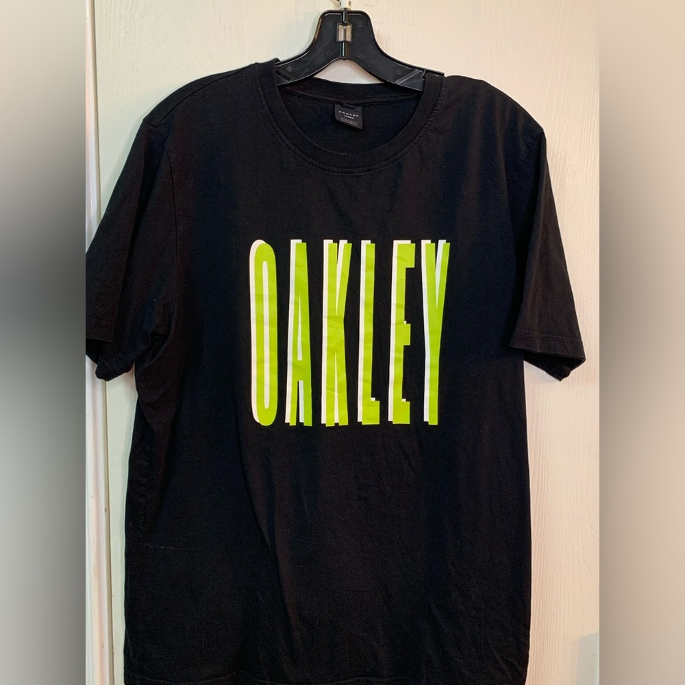 Oakley Men T-shirt Sz Large Blk with Lime Green & White Letters spell-out